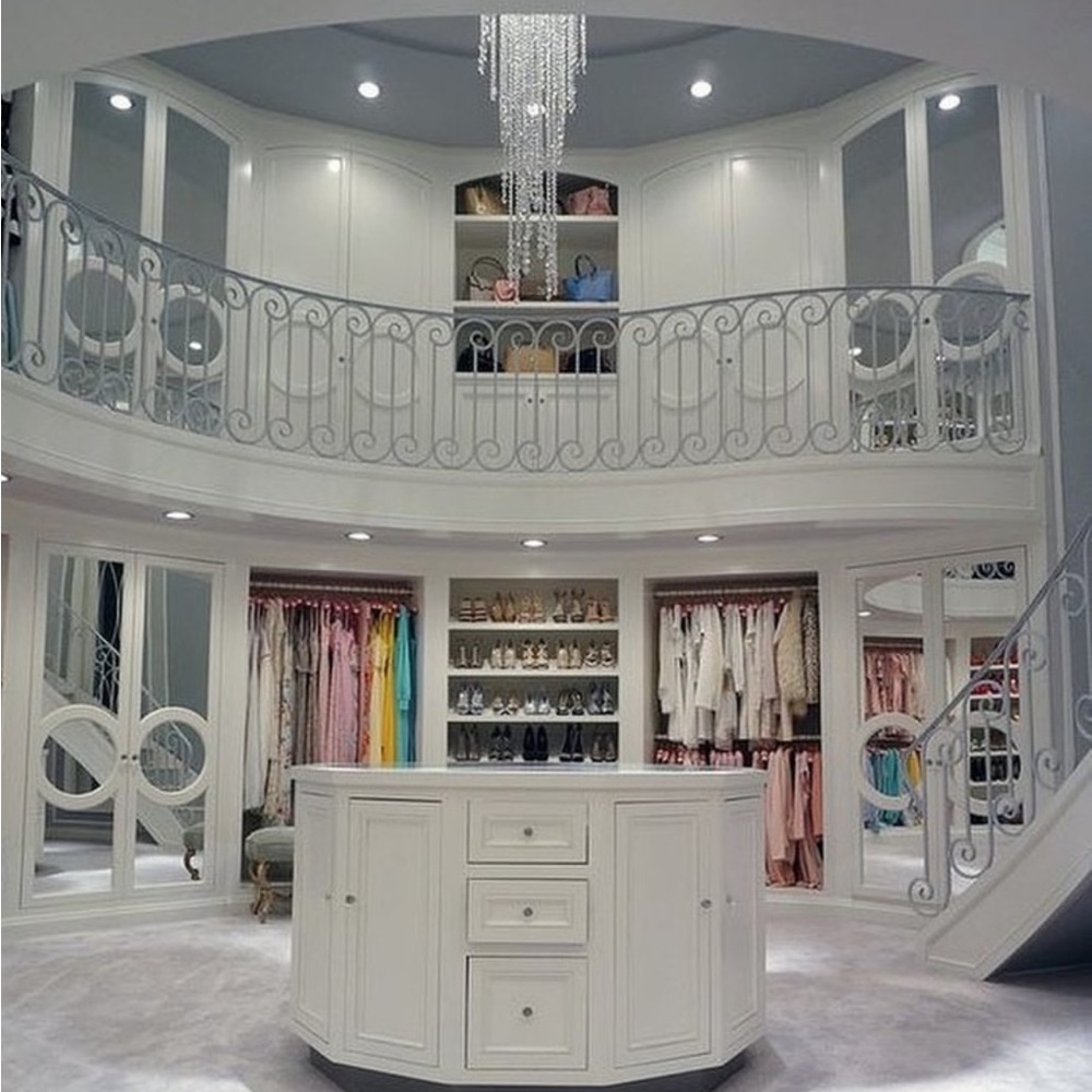 WELCOME TO MY CLOSET 💕